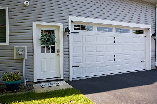 24/7 Emergency Garage Door Panel Replacement experts in Walnut Creek, OH
